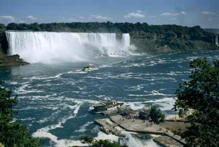 Tham quan Thác Niagara bằng du thuyền