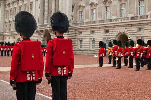 Tour Tham quan Cung điện Buckingham không phải xếp hàng