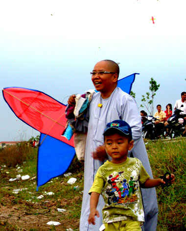 KinhNghiemDuLich.org   Canh dong dieu giua TPHCM