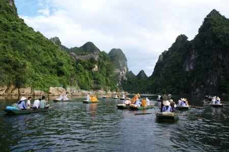 KinhNghiemDuLich.org  Den le hoi den Tran chiem nguong Vinh ha long tren can