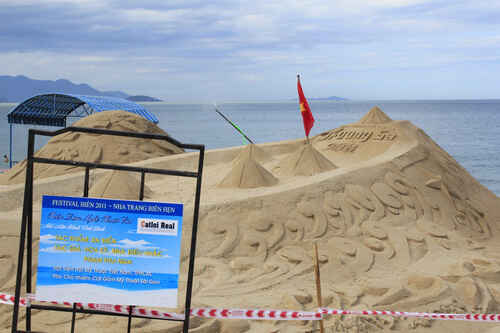  KinhNghiemDuLich.org  Doc dao trien lam dieu khac tren cat o Festival Bien Nha Trang
