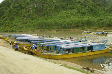 Động Phong Nha kỳ ảo