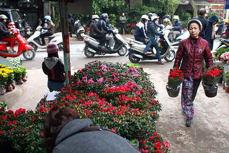 KinhNghiemDuLich.org Du xuan cho phoen giua Ha Noi