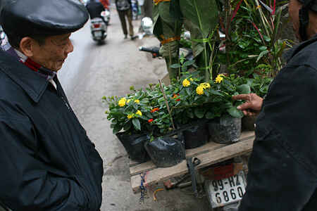 KinhNghiemDuLich.org Du xuan cho phoen giua Ha Noi