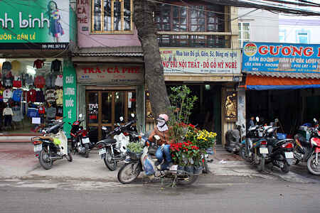 KinhNghiemDuLich.org Du xuan cho phoen giua Ha Noi