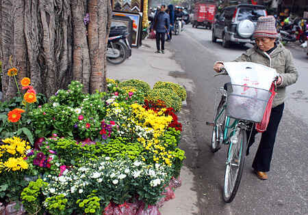 KinhNghiemDuLich.org Du xuan cho phoen giua Ha Noi
