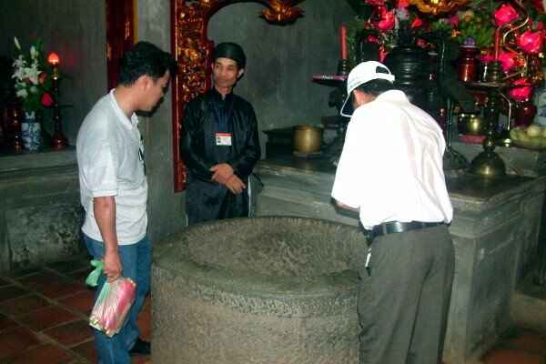 KinhNghiemDuLich.org Gieng ngoc o den vua Hung