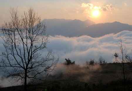 KinhNghiemDuLich.org  Huyen ao coi tien canh Y Ty trong suong mo