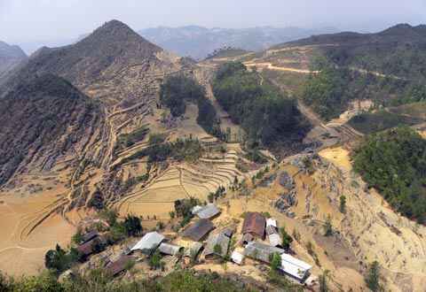 Sotaydulich Sổ tay du lịch so tay du lich Sotay Dulich Khampha Kham Pha Bui khung canh duoi chan cot co Lung Cu