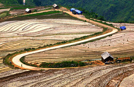  KinhNghiemDuLich.org  Me man ruong bac thang A Lu mua nuoc do
