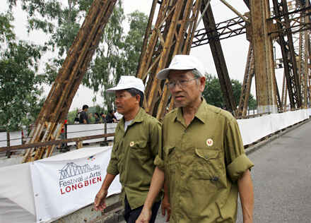  KinhNghiemDuLich.org  Nguoc thoi gian tren nhung nhip cau Long Bien