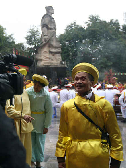 KinhNghiemDuLich.org  Nhon nhip Hoi go Dong Da