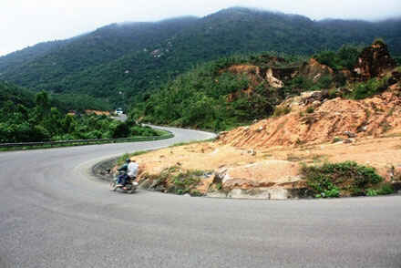 Quang cảnh tuyệt đẹp từ đèo Cả