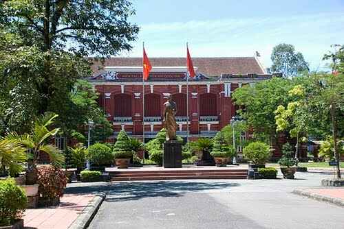 KinhNghiemDuLich.org Ve voi Hue thuong Quoc hoc Hue dau an thoi gian