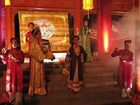 KinhNghiemDuLich.org Tai hien khong gian Dem Hoang Cung trong Festival Hue 2012
