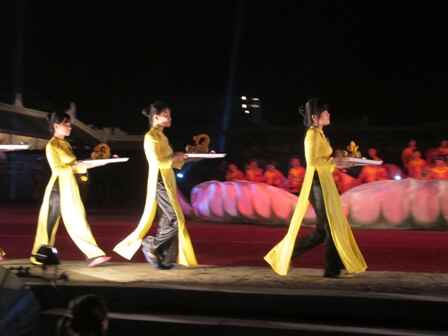  KinhNghiemDuLich.org  Tai hien khong gian Dem Hoang Cung trong Festival Hue 2012