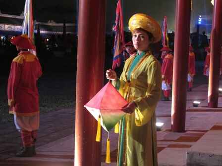 KinhNghiemDuLich.org Tai hien khong gian Dem Hoang Cung trong Festival Hue 2012