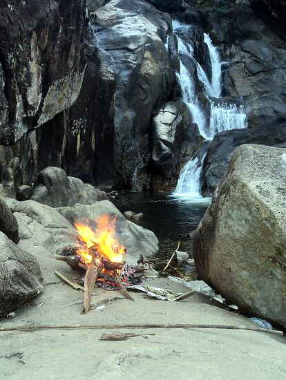 Thác Bà giữa núi rừng hùng vĩ