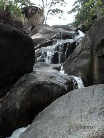 KinhNghiemDuLich.org Thac Ba giua nui rung hung vi