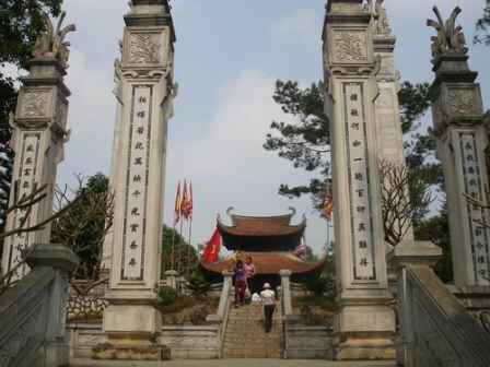 KinhNghiemDuLich.org Thieng lieng Den Cha Den Me