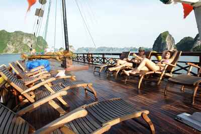 Tour ngủ đêm trên vịnh Hạ Long