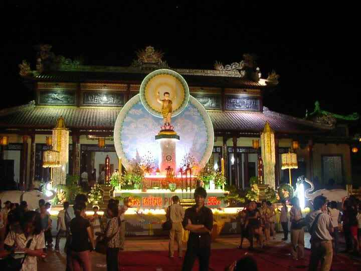 KinhNghiemDuLich.org Ve voi Hue thuong Tu Dam co kinh trong hien dai