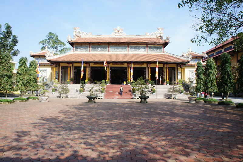 KinhNghiemDuLich.org Ve voi Hue thuong Tu Dam co kinh trong hien dai
