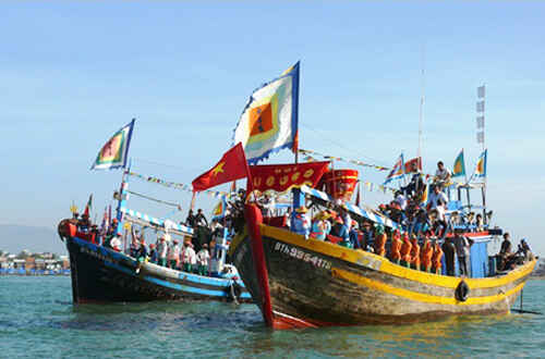 KinhNghiemDuLich.org Tung bung le hoi cau ngu day mau sax o Binh Thuan