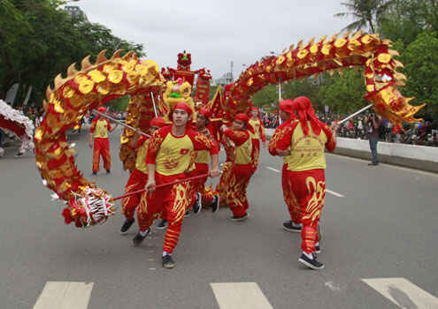 Vũ điệu đường phố trong Festival Huế 2012