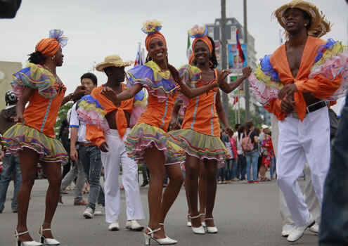  KinhNghiemDuLich.org  Vu dieu duong pho trong Festival Hue 2012