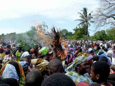 KinhNghiemDuLich.org  Mwaka Kogwa Festival