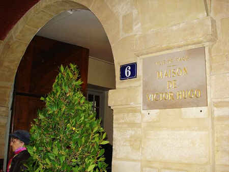 10 địa điểm không thể bỏ lỡ khi du lịch Paris