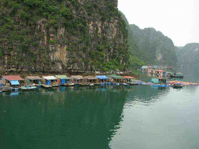 Làng chài Cửa Vạn