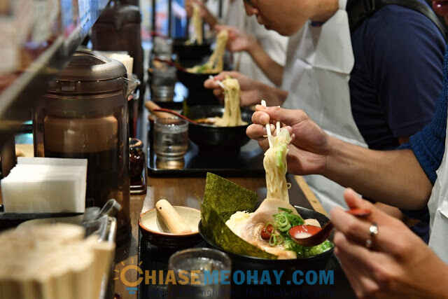 Nguyên tắc ăn uống khi đi du lịch nước ngoài