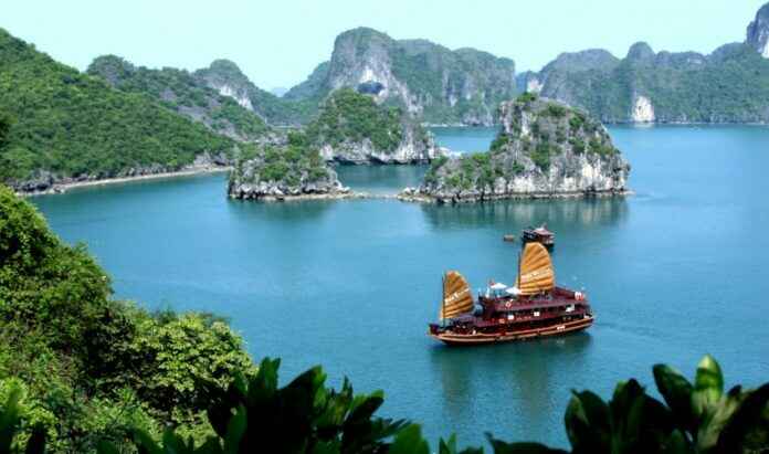 Trải nghiệm du lịch Hạ Long với những điểm tham quan nổi bật nhất
